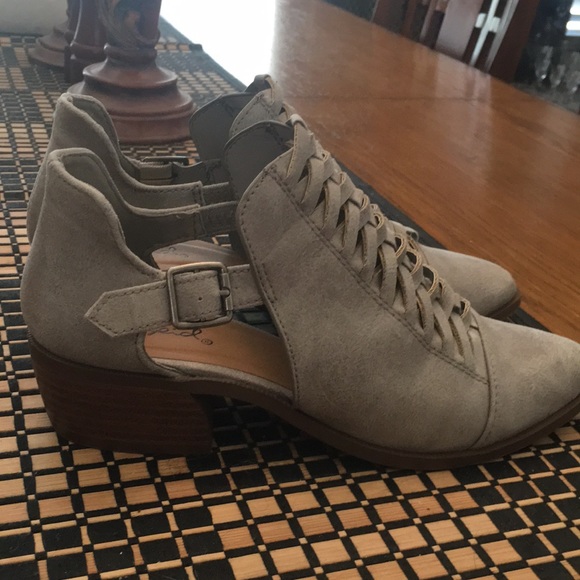 Ankle boots with buckle - Picture 6 of 6